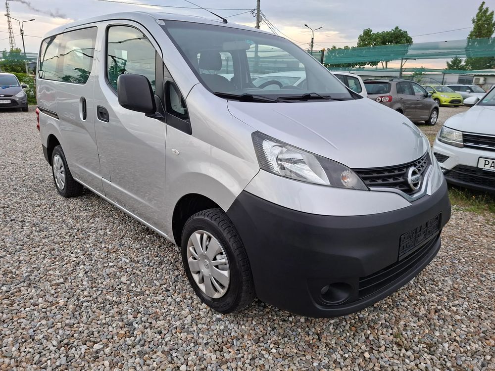 Nissan NV200 2011