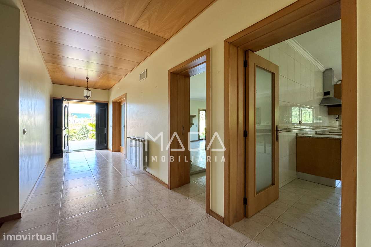 Moradia T4 + Moradia em pedra + terreno (3 artigos) em Lago, Amares-8