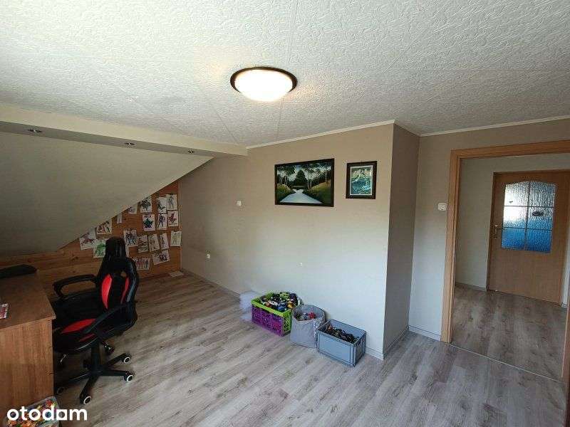 Piękny dom z dużym tarasem, dostępny od zaraz!-11