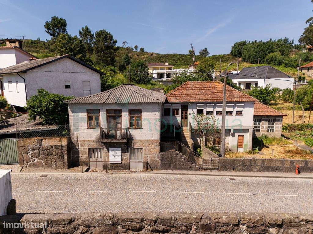 Prédio para Restauro com Terreno de Construção em Vila Nova do Camp... - Grande imagem: 4/19