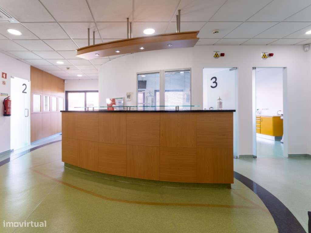 Clinica Dentaria na Marinha Grande em funcionamento com toda a mobí... - Grande imagem: 5/41