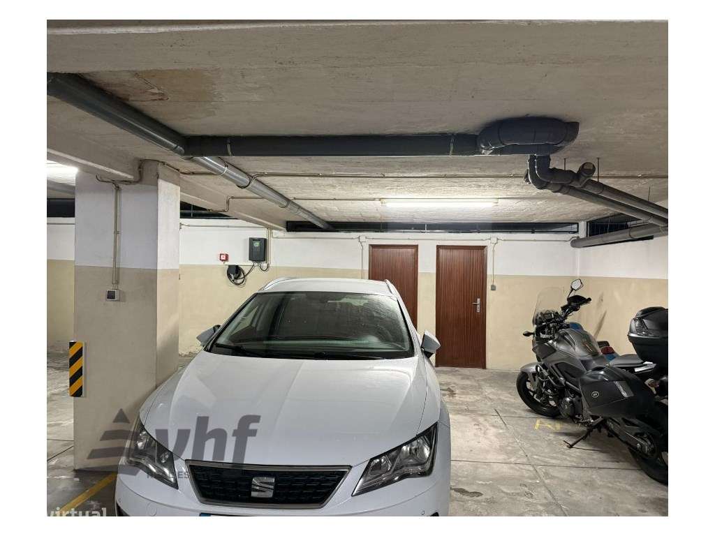 T2 espaçoso com varanda, garagem e excelente exposição solar-28