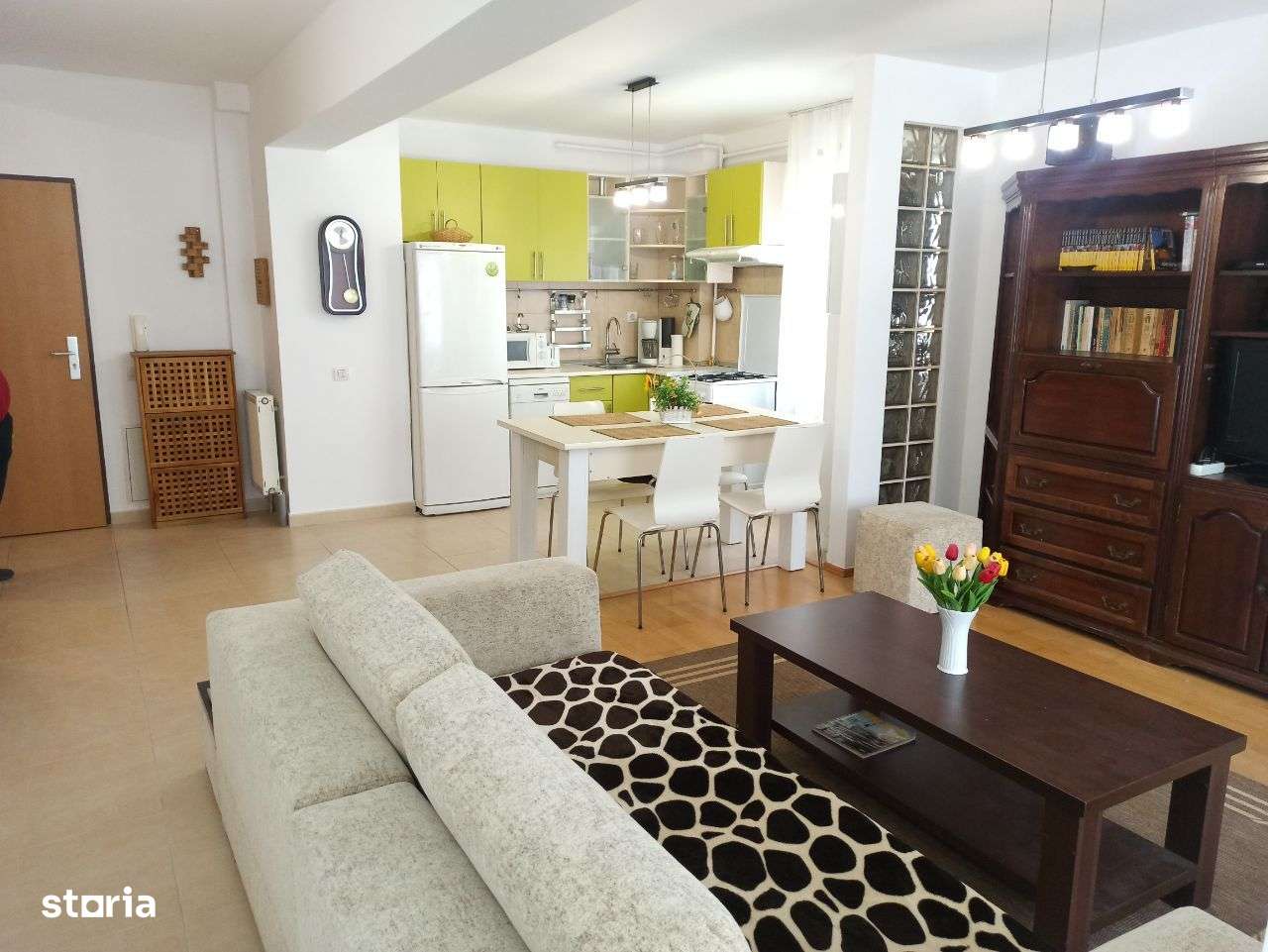 Apartament 3 camere, Centru, bloc nou , curte 50 mp, mobilat - Imagine principală: 2/15