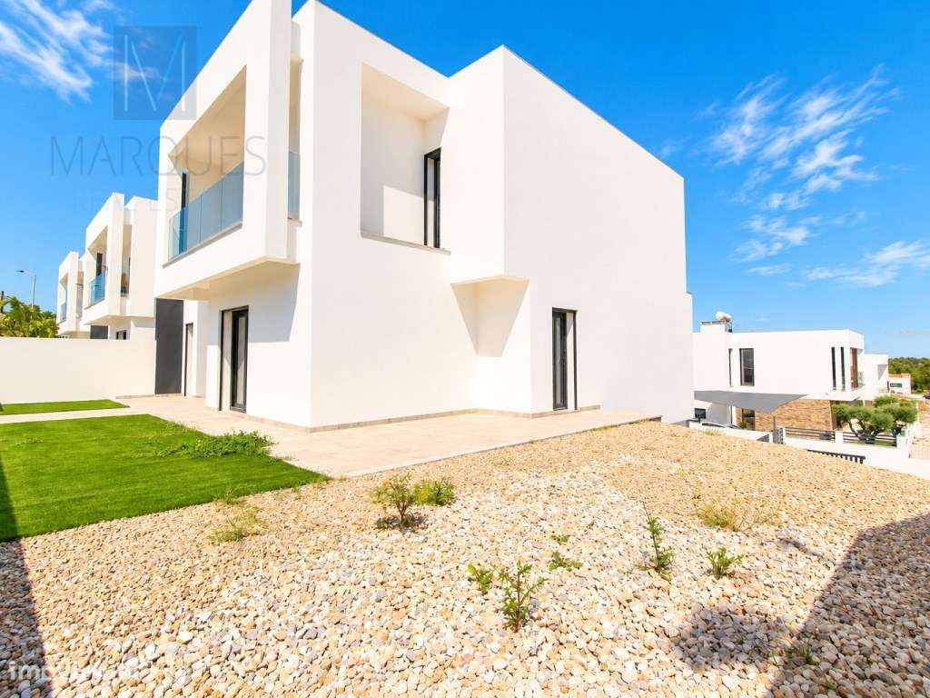 Moradia V4 com Garagem, Piscina e Jardim em Vale de Milhaços - Corr...-8