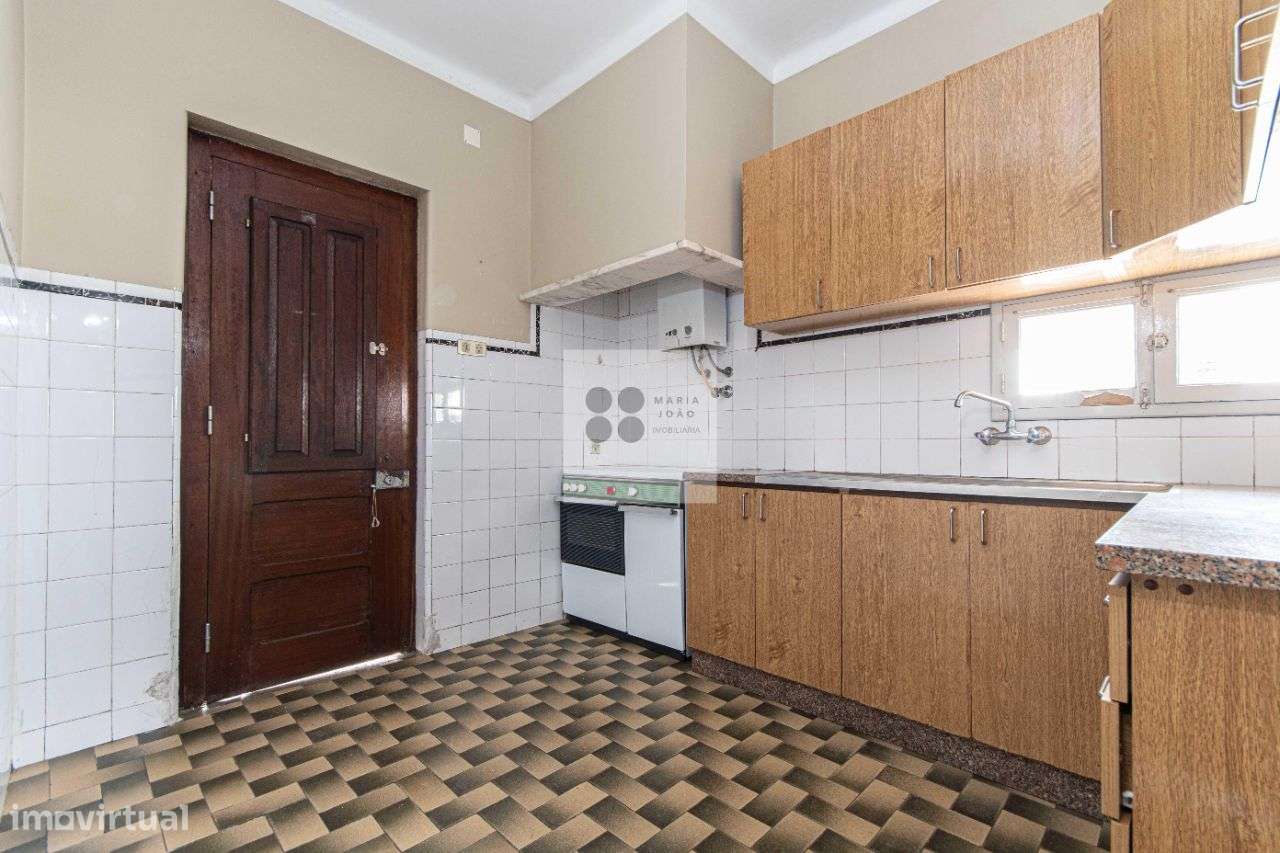 Moradia Bifamiliar, Quintal, Garagem, Local Sossegado.-31