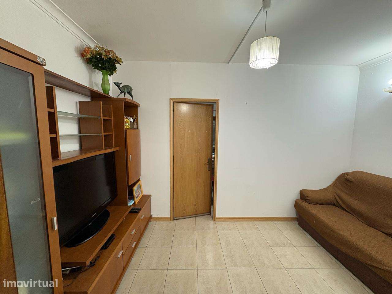 Excelente T3 com terraço e duas garagens!-9