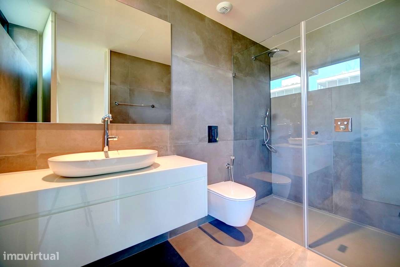 Moradia V4 Luxo na Costa da Guia-18