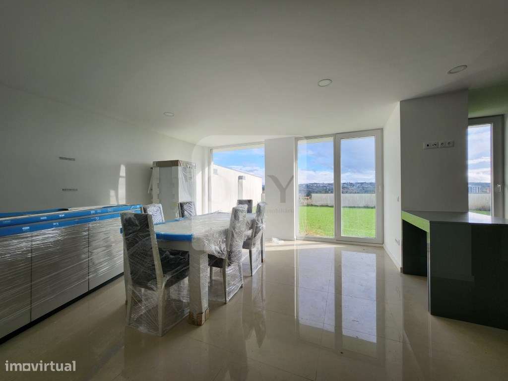 Andar de Moradia T5 com Terraço e Quintal no Centro de Vila Real - Grande imagem: 4/30