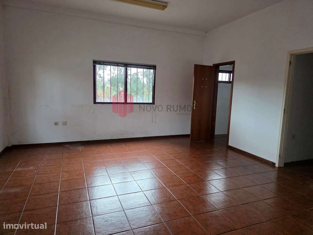 Armazém em Leça do Balio ( Santana ) - Grande imagem: 4/12