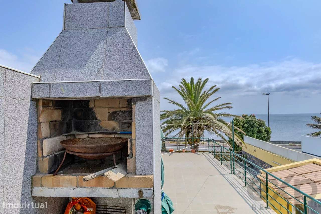 Moradia 3 entradas independentes, Vista Mar Ininterrupta e Rendimento - Grande imagem: 3/35