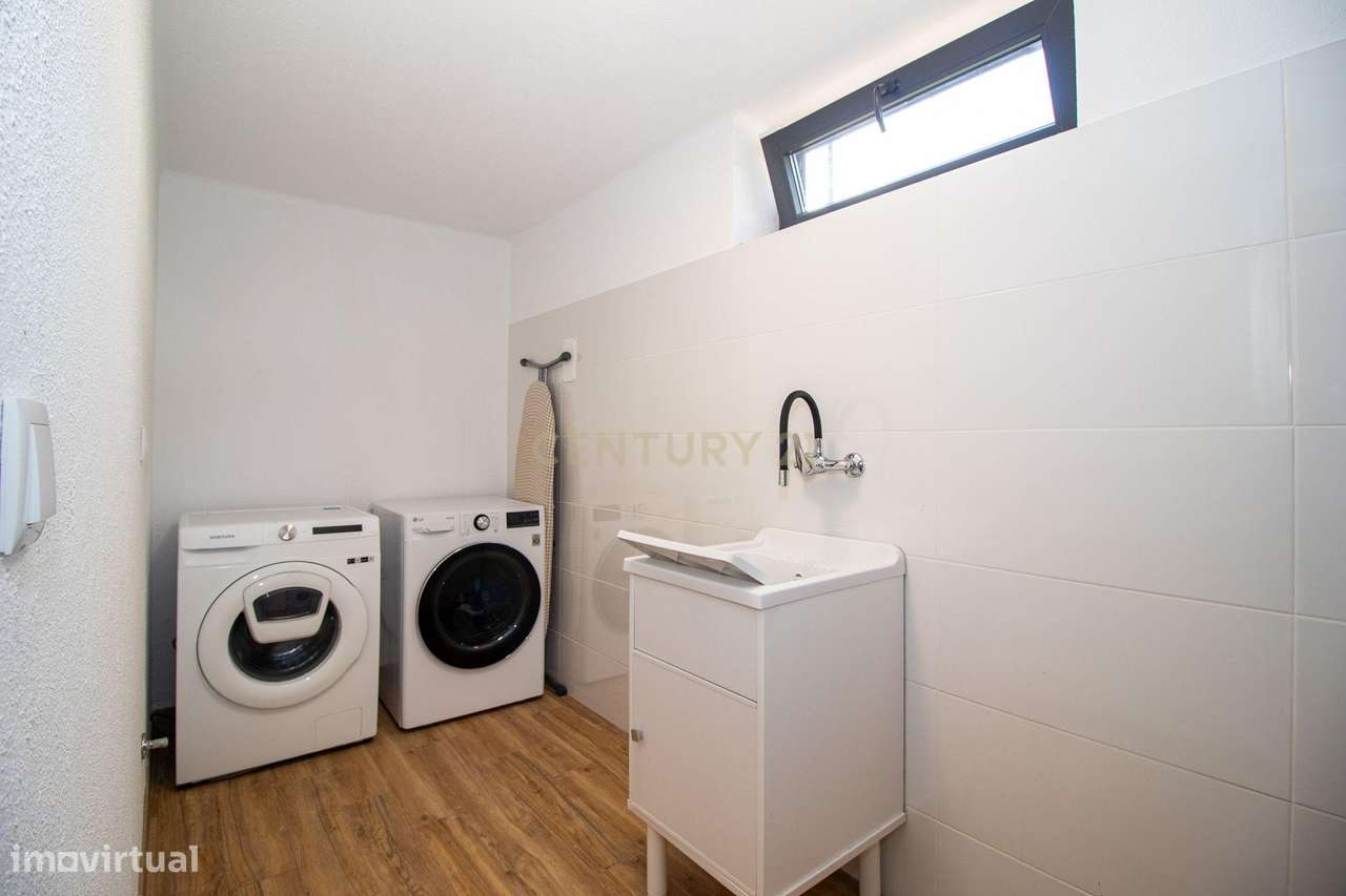 Vivendo o Sonho: Luxuosa Moradia T5 em Albarraque com Espaço de Lazer-44