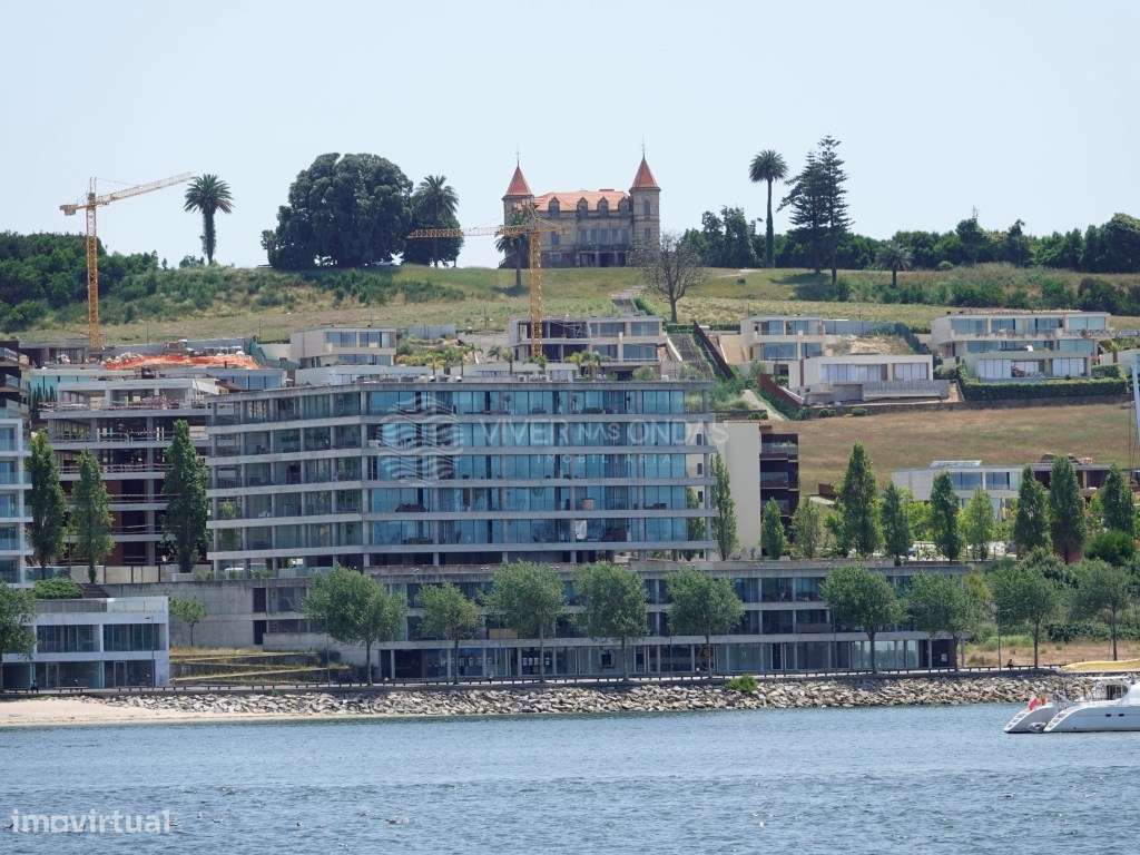 Apartamento T4 com 2 lugares de parqueamento e arrecadação.-35