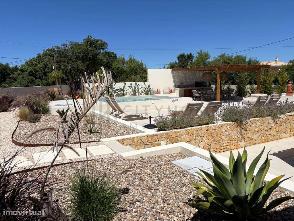MORADIA DE CHARME COM 4 SUITES INDEPENDENTES E PISCINA-33