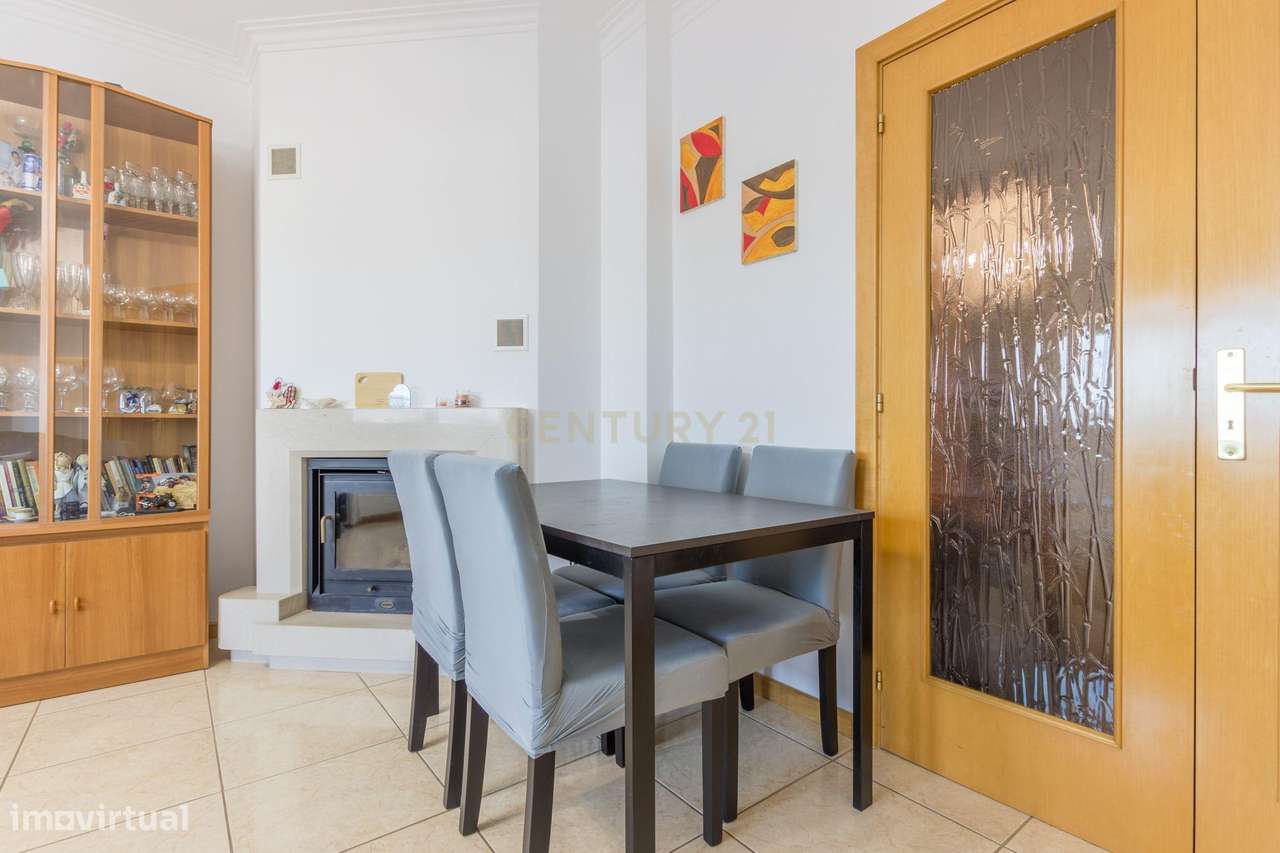 Apartamento T2 com Varanda e Arrecadação - Grande imagem: 5/17