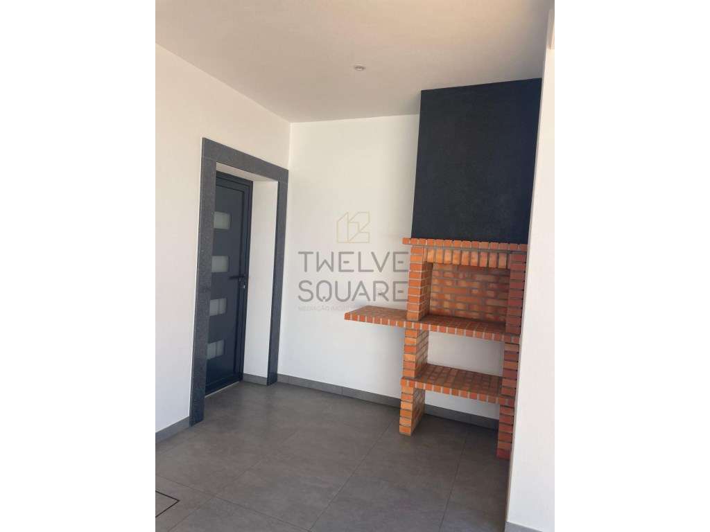 Moradia térrea tipologia T3 Nova em terreno com 568 m2. - Grande imagem: 3/21