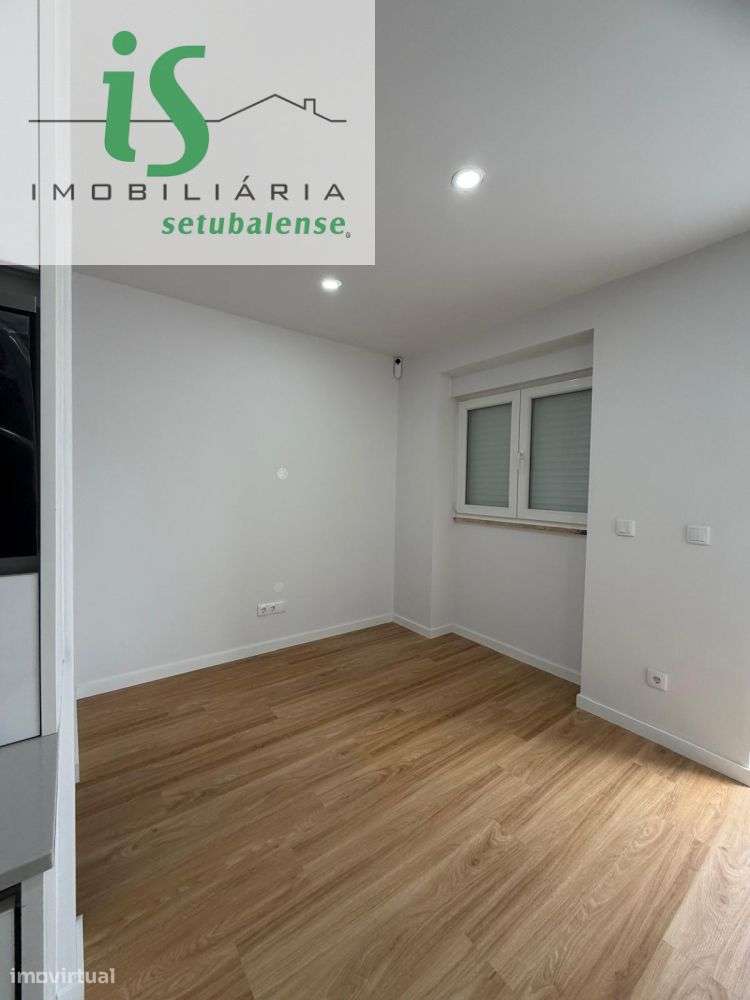 MORADIA PARA VENDA NO BAIRRO DA CONCEIÇÃO EM SETÚBAL-6