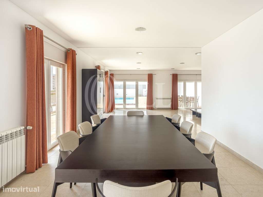 Moradia T4 com piscina e vista mar, na Baía de Sesimbra - Grande imagem: 4/33
