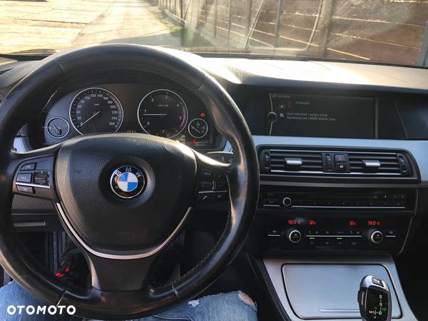 BMW Seria 5 530d xDrive Touring - 9