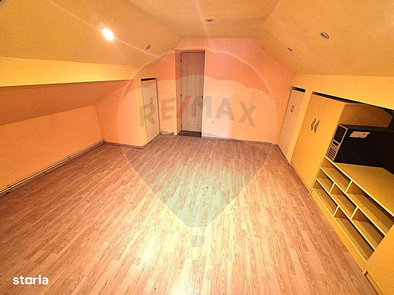 Casă / Vilă de vanzare in Serbanesti-17