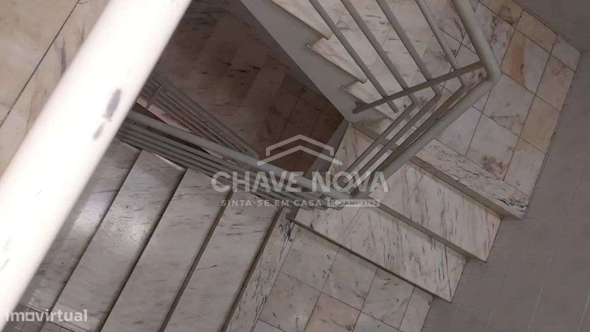 T2 Último Piso c/ Terraço e Garagem Box em S. Félix da Marinha-10