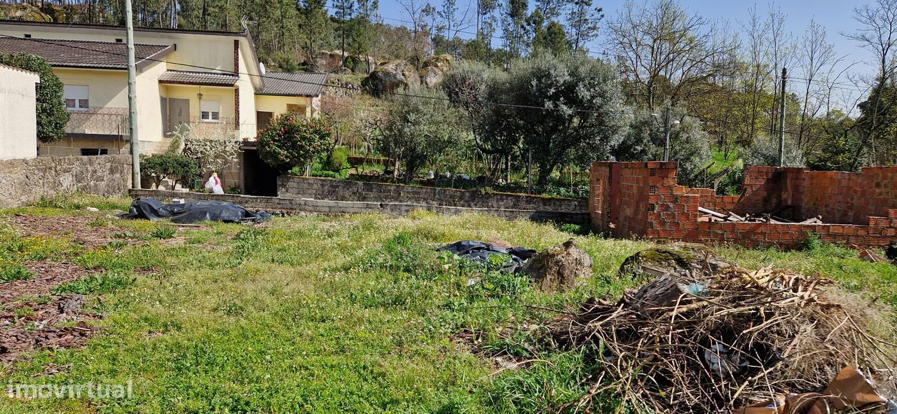 Terreno urbano para construção de moradia isolada