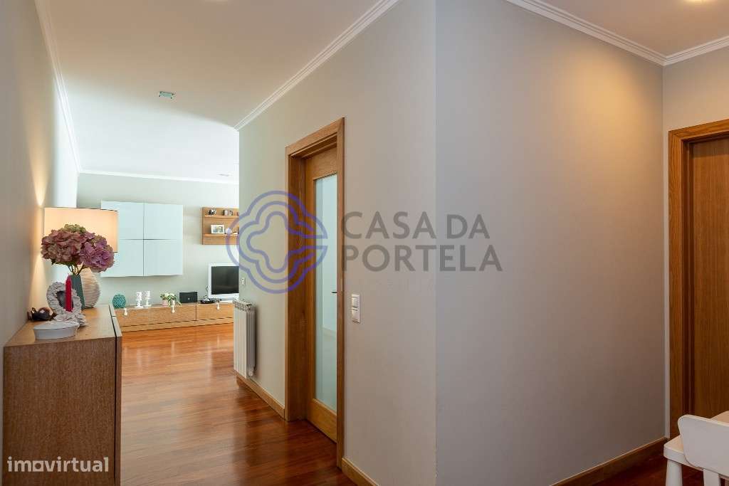 IMPERDÍVEL APARTAMENTO T4 COM EXCELENTES ÀREAS  EM ESPINHO JUNTO À PRA - Grande imagem: 4/41