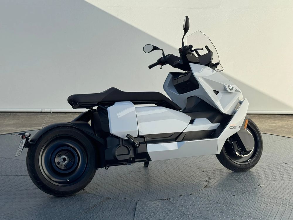 BMW CE 04
