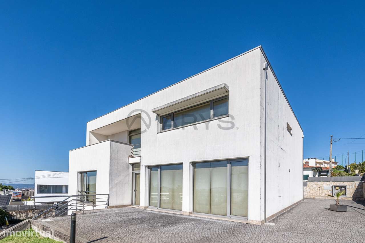 Moradia T4 com Piscina - Nogueira, Braga-35