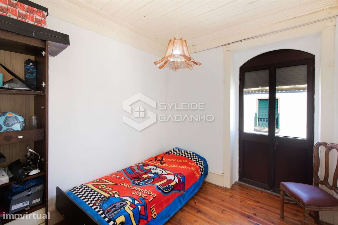 Prédio para venda centro de Caria com comércio no rés-do-chão e ampla-47