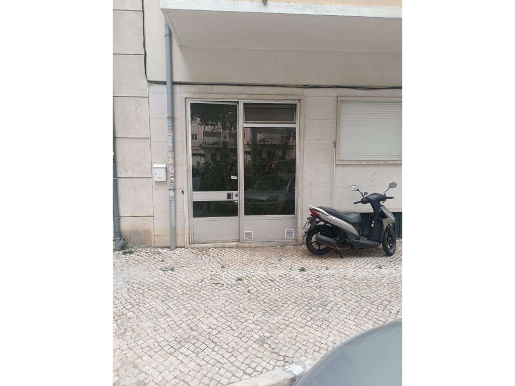 Espaço Comercial com +10 divisões, composto por várias divisões com...-0