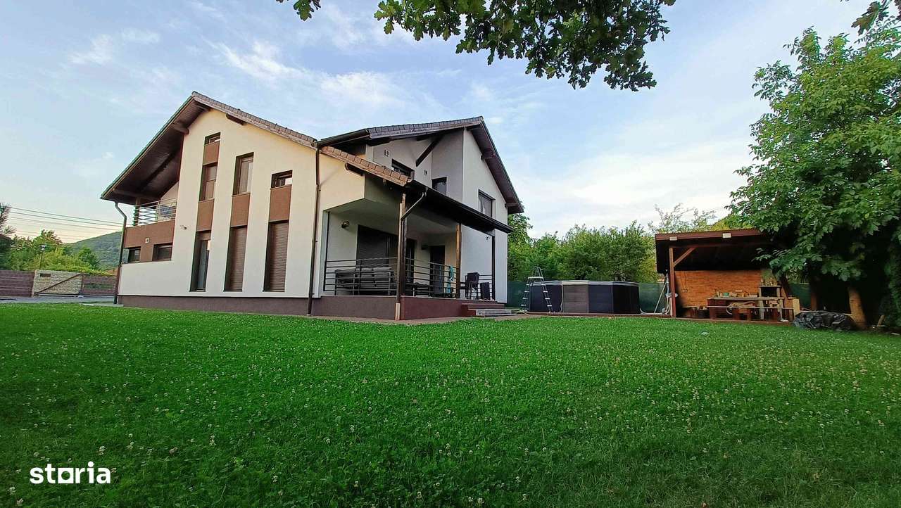 CASĂ PREMIUM - 200 mp utili - Teren 1.046 mp - Clasa A - Imagine principală: 5/20