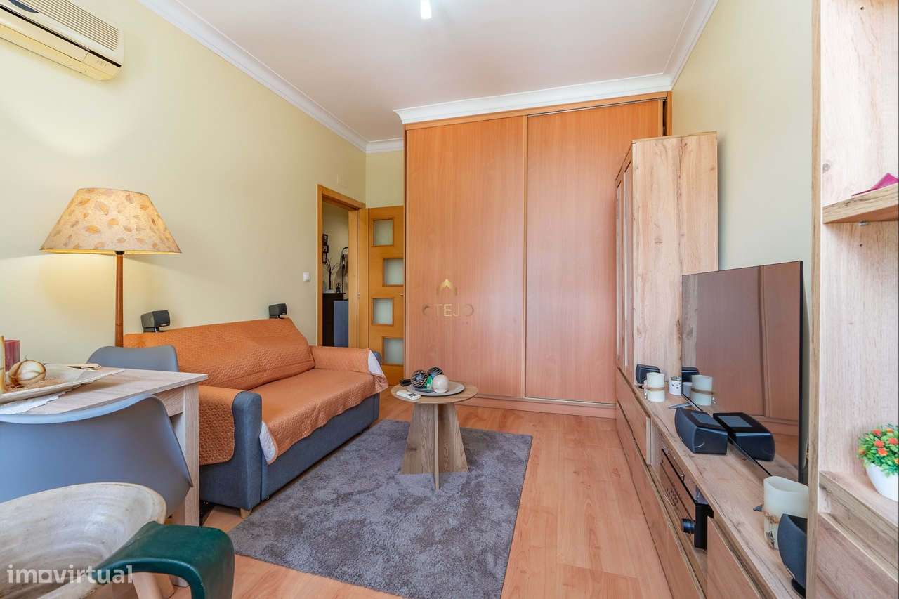 Apartamento T2 em Sacavém com Excelente Localização-17