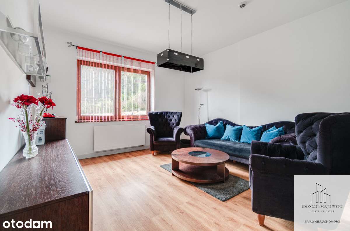 Rezydencja z basenem i pięknym ogrodem-8