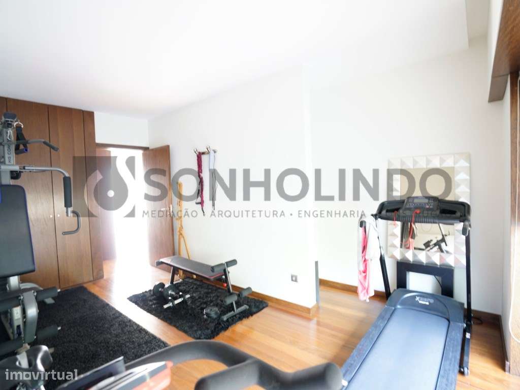 Moradia T4 com piscina de 3 frentes com excelentes áreas, tanto a n...-18