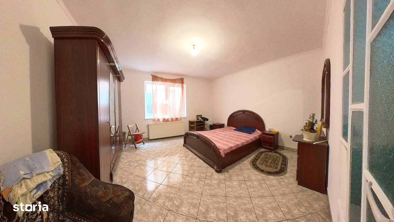 Casă spațioasă cu 6 camere si 2 garaje de 194 mp, în Tractorul, Brașov-2