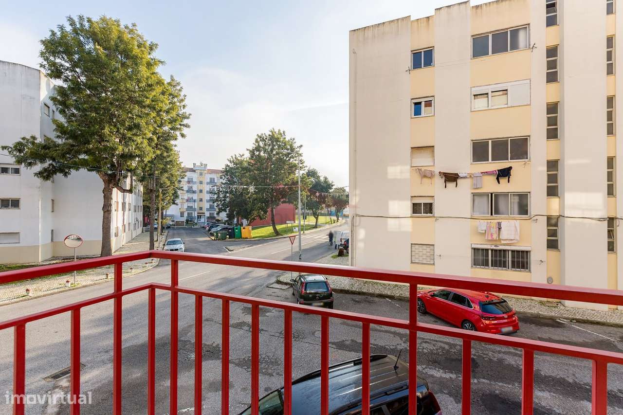 **Apartamento T3 em Venda no Carregado - Oportunidade Imperdível! **-15