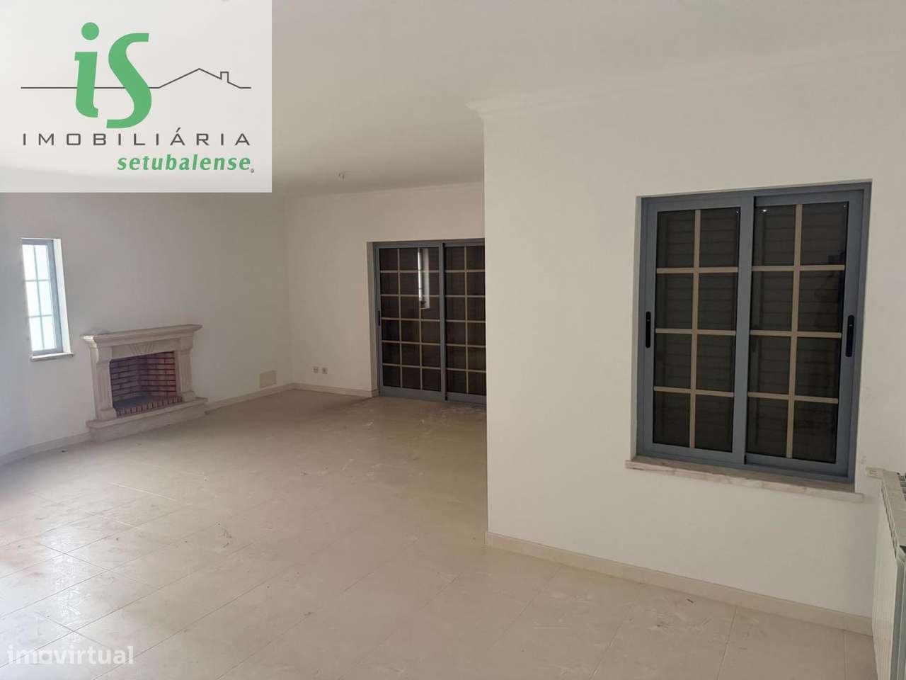 MORADIA T4 NA SOBREDA COM GARAGEM ISOLADA E TERRENO EM GAVETO.-5