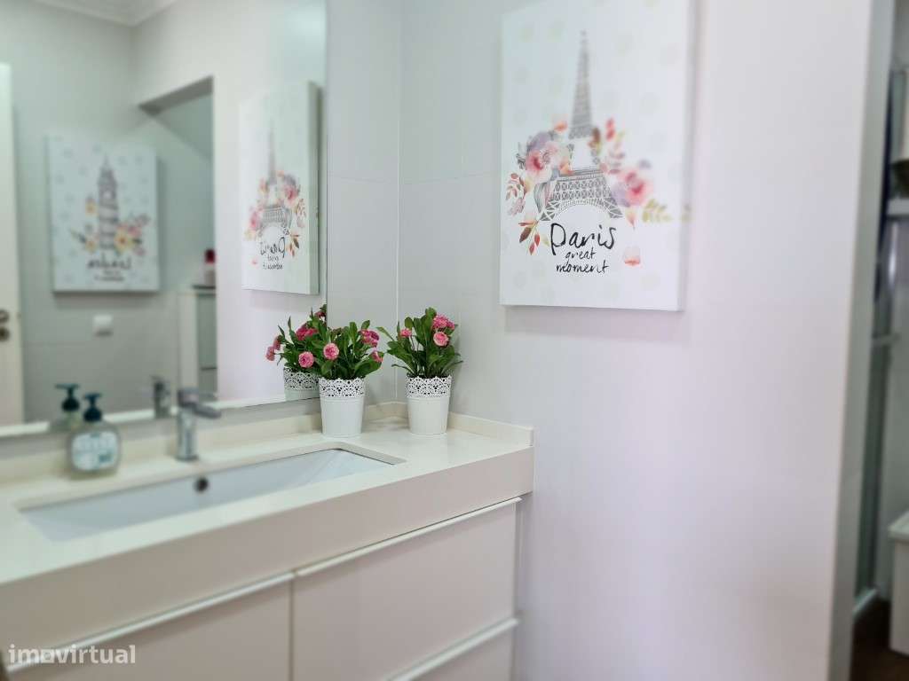 Vende-se T2 com ótima vista de mar-28