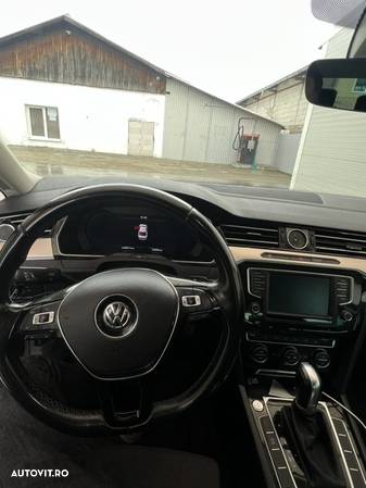 Volkswagen Passat - 8