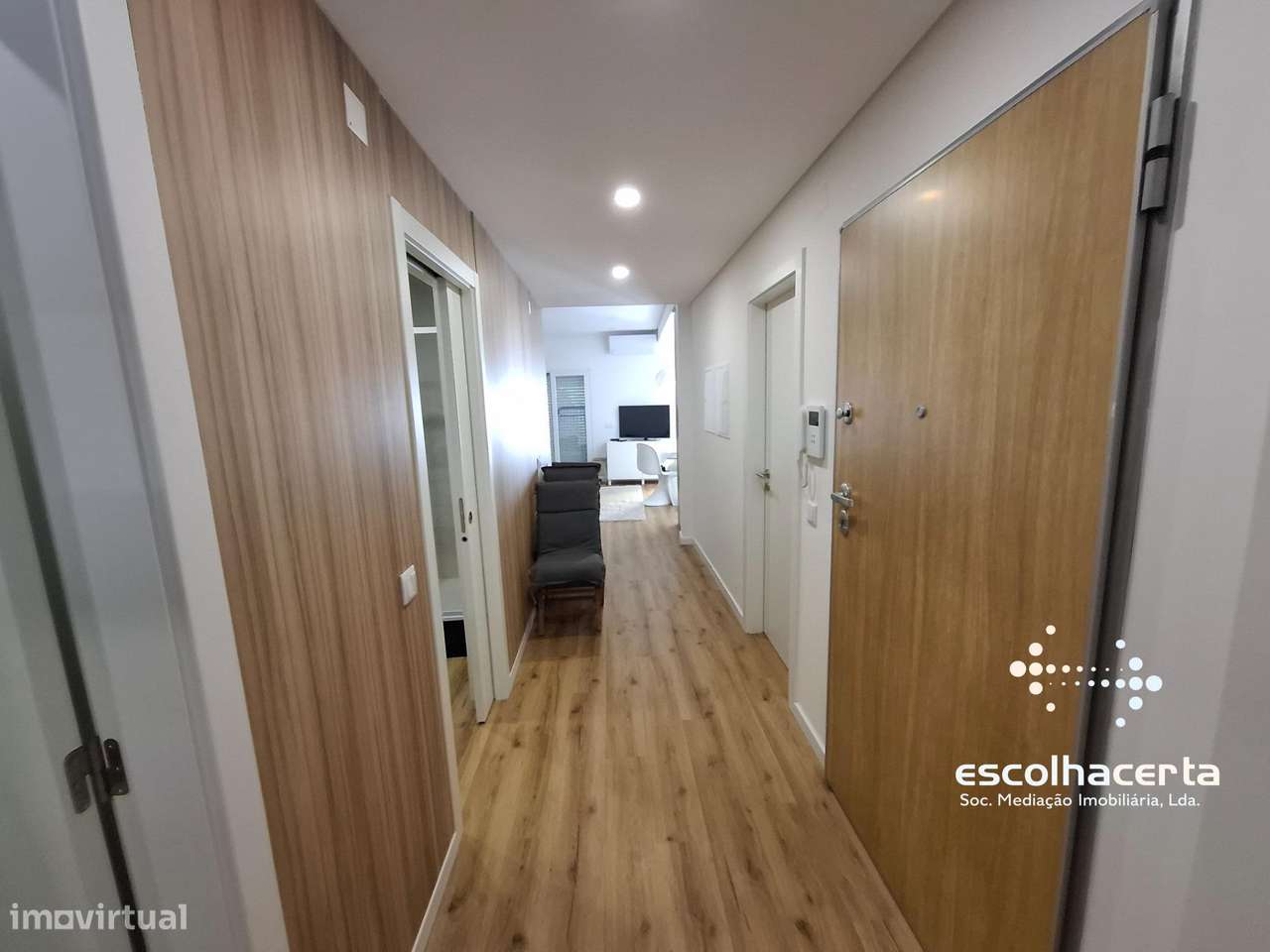 Apartamento T2 com Terraço Baixa de Setúbal-8