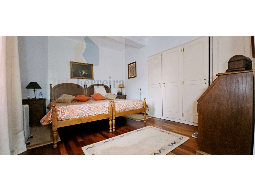 Moradia T5 com jardim privado e garagem !!-36