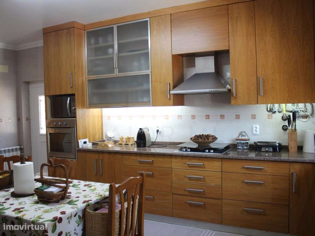 Moradia T5 com grandes áreas em zona muito tranquila de Rio Maior-33