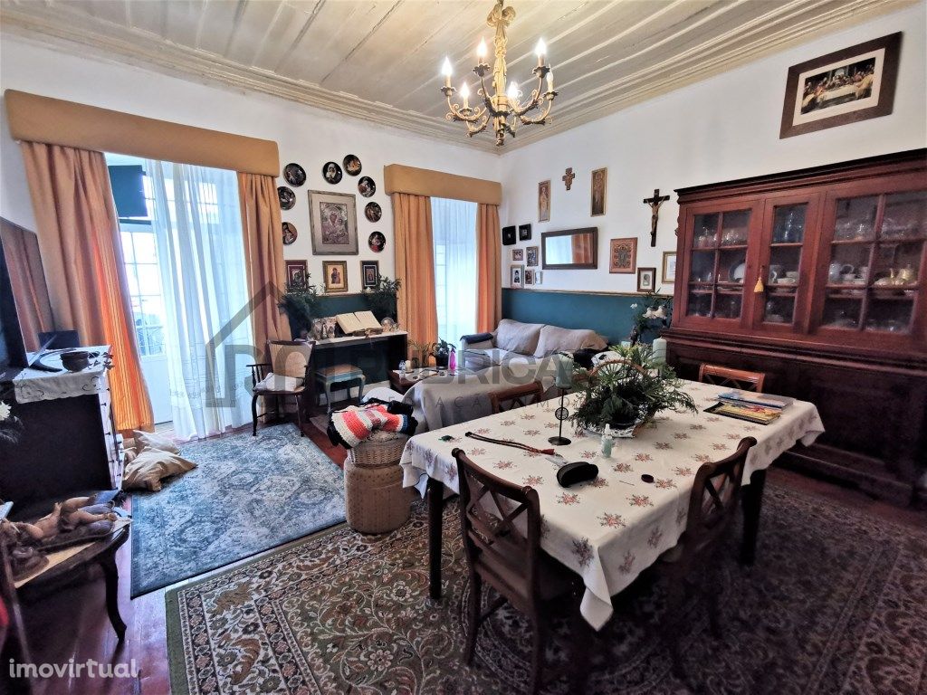apartamento em casa antiga no centro de Faro com grande p...