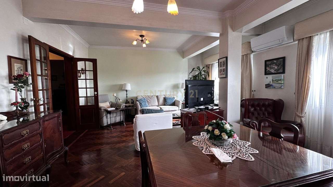 Apartamento T4 à Venda em Benfica – 9.º Andar com Vista Desafogada | E-5