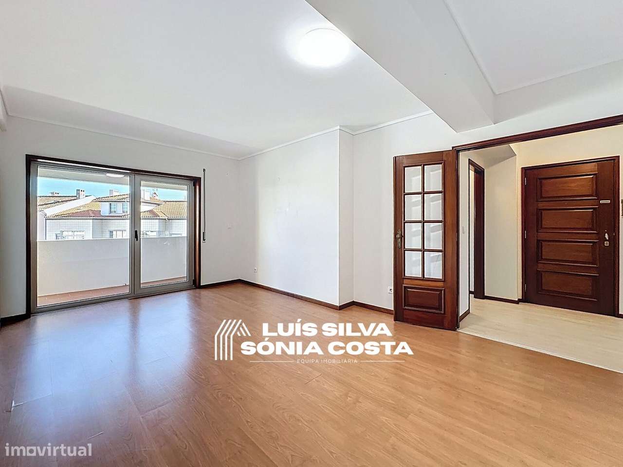 Apartamento T2 Remodelado c/ Varandas, Garagem & Elevador - Centro...-3