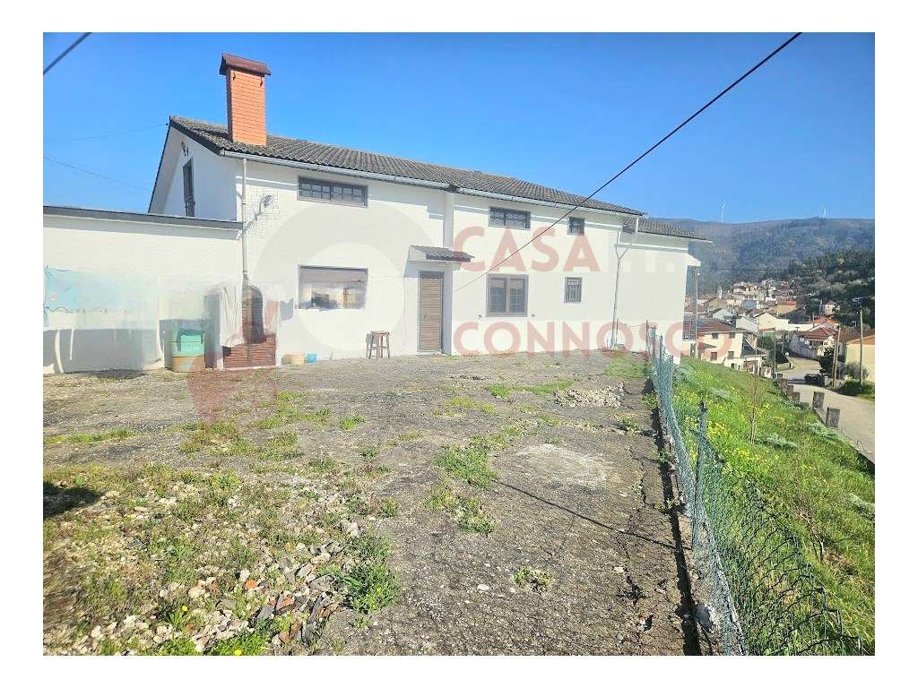 Moradia T3+T2 com garagem e jardim.-39
