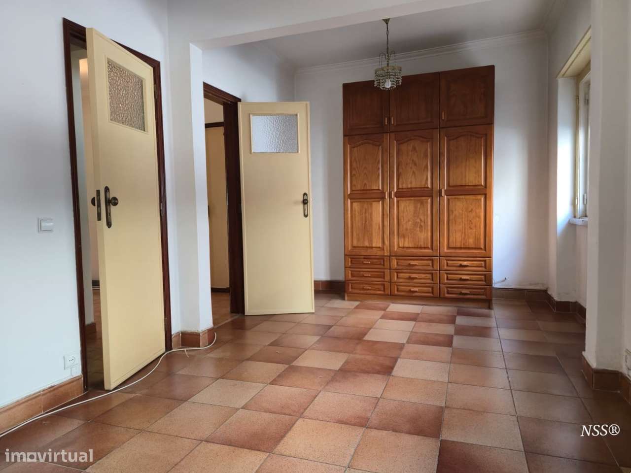 Apartamento T2 com quintal e anexo na Amadora-21