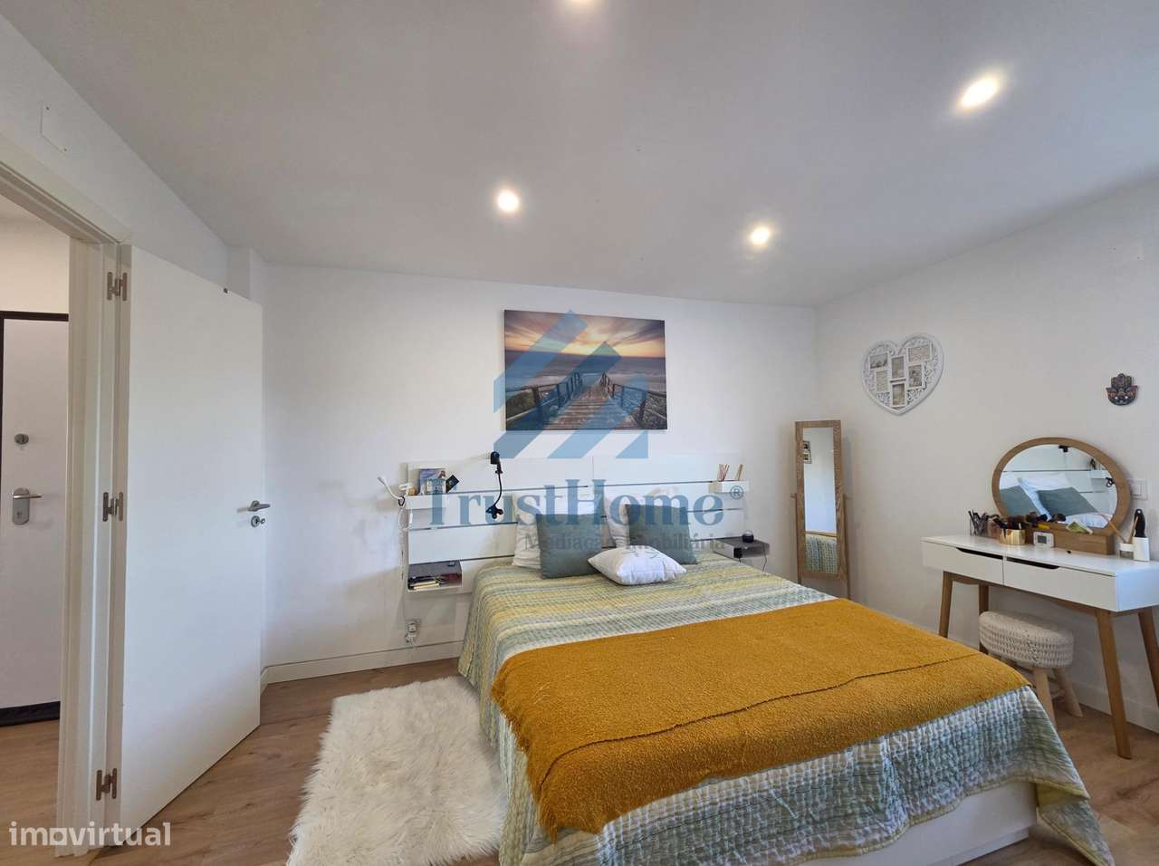 T1+1 totalmente remodelado e arrecadação com 23,5m2 e vista...-13