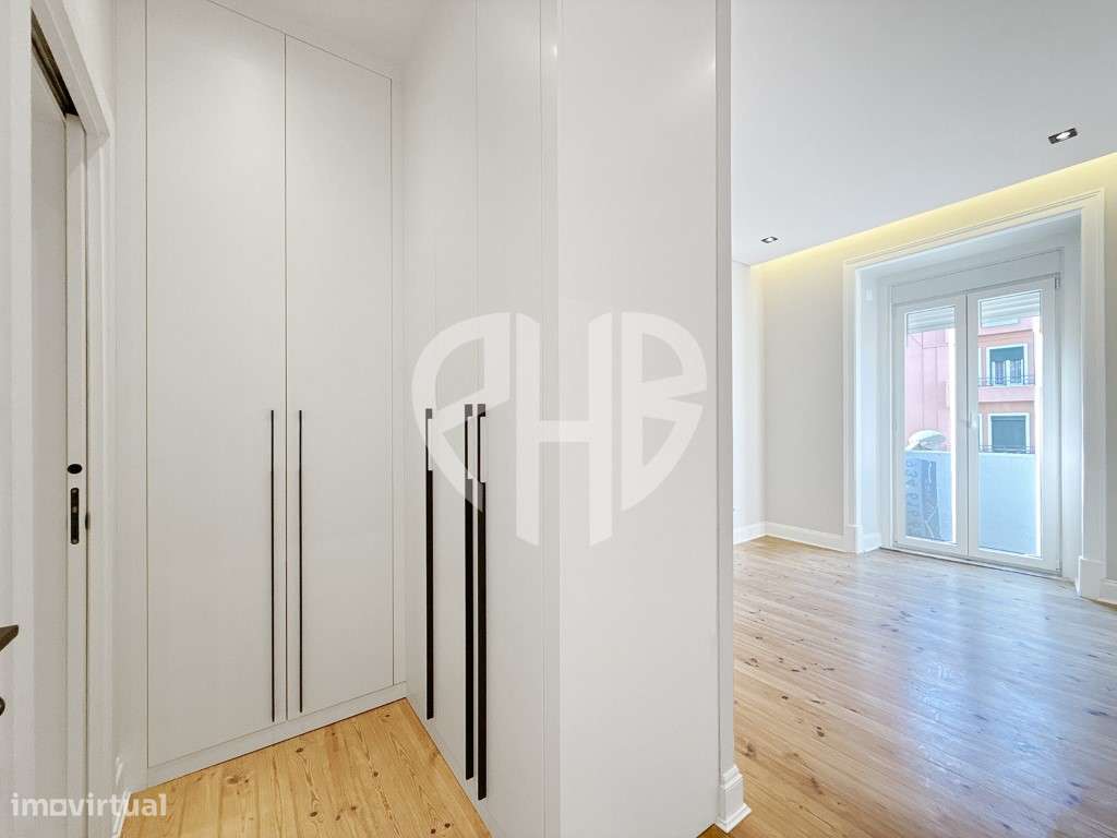 Apartamento T3 // Totalmente Renovado - Av. Almirante Reis-36