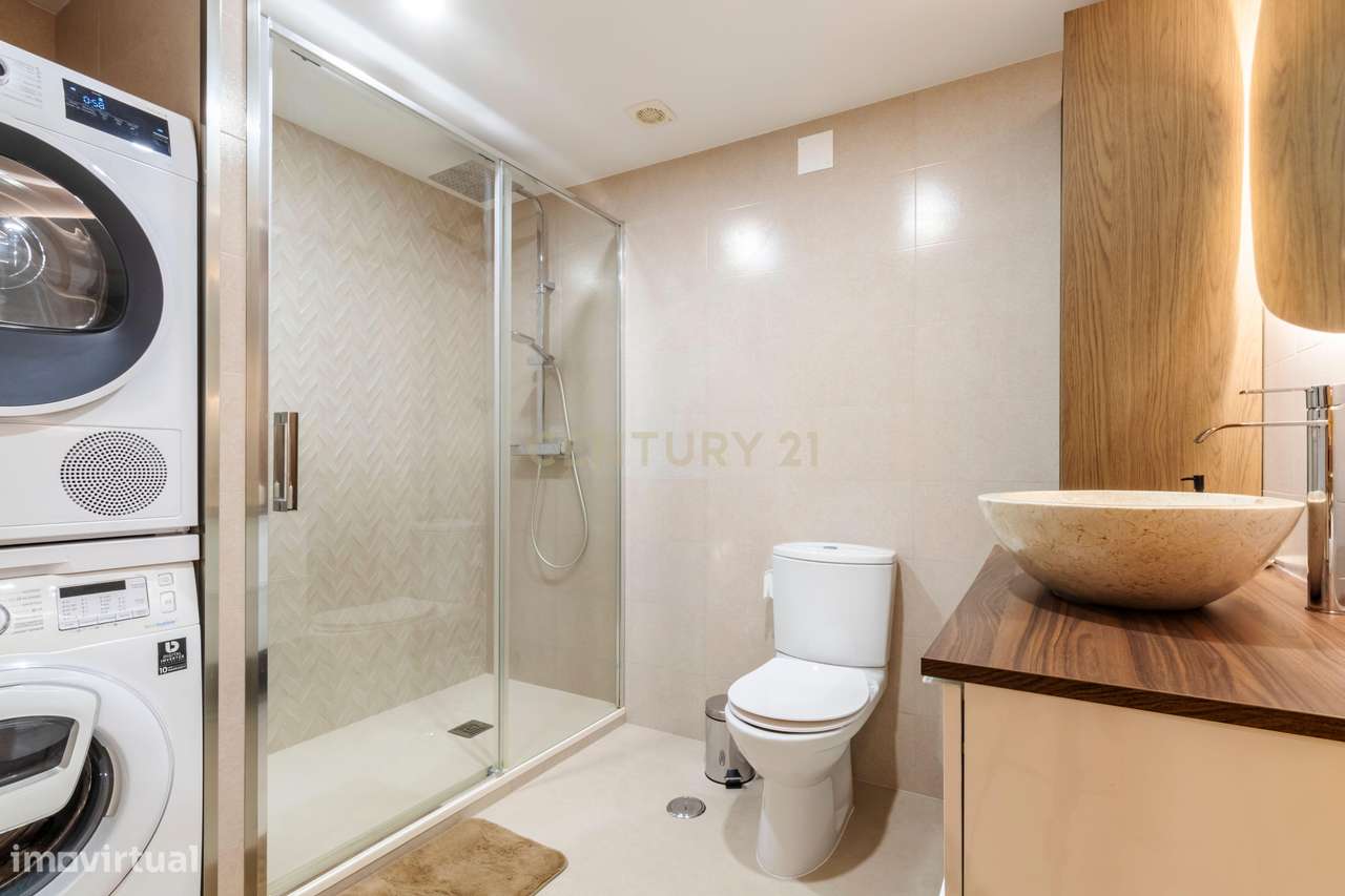 T2 Renovado | 2 WC Novas | 106 m² | Parqueamento + Arrecadação | Eleva-36